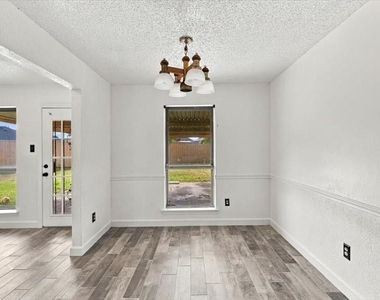 725 Southridge Court - Photo Thumbnail 9