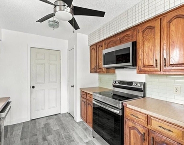 725 Southridge Court - Photo Thumbnail 5