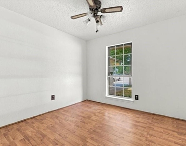 725 Southridge Court - Photo Thumbnail 13