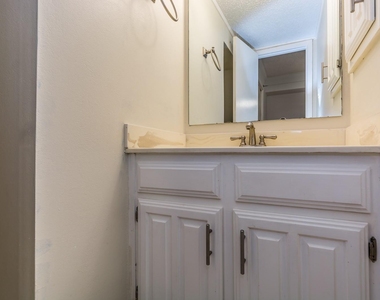 885 Dublin Drive - Photo Thumbnail 14