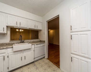 885 Dublin Drive - Photo Thumbnail 7