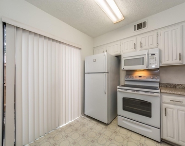 885 Dublin Drive - Photo Thumbnail 10