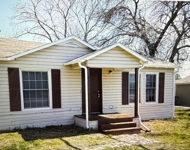 807 Chestnut Street - Photo Thumbnail 1