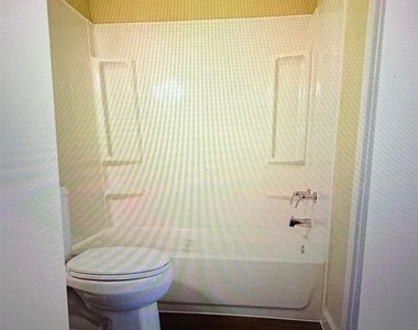 807 Chestnut Street - Photo Thumbnail 7