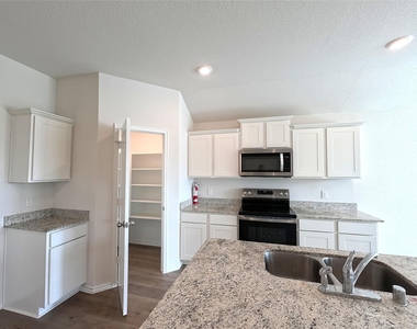 1148 Samantha Drive - Photo Thumbnail 23