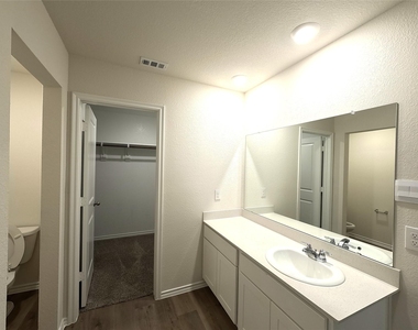 1148 Samantha Drive - Photo Thumbnail 15