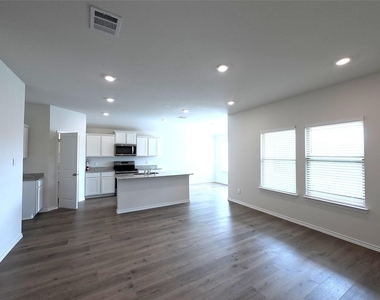 1148 Samantha Drive - Photo Thumbnail 20