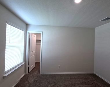 1148 Samantha Drive - Photo Thumbnail 5