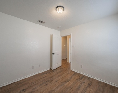 8121 Doreen Avenue - Photo Thumbnail 22