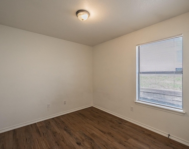 8121 Doreen Avenue - Photo Thumbnail 17
