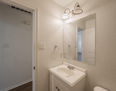 8121 Doreen Avenue - Photo Thumbnail 16