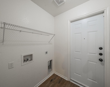 8121 Doreen Avenue - Photo Thumbnail 10