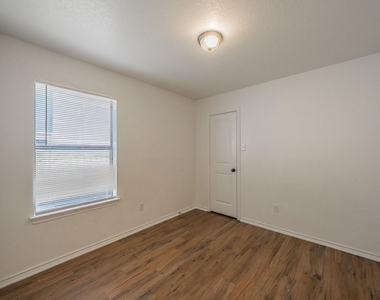 8121 Doreen Avenue - Photo Thumbnail 20