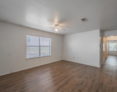 8121 Doreen Avenue - Photo Thumbnail 6