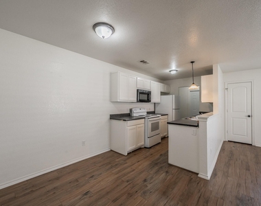 8121 Doreen Avenue - Photo Thumbnail 14