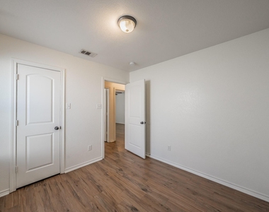 8121 Doreen Avenue - Photo Thumbnail 19