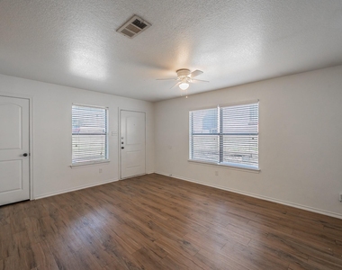 8121 Doreen Avenue - Photo Thumbnail 5