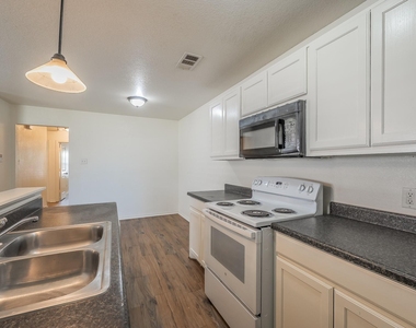 8121 Doreen Avenue - Photo Thumbnail 11