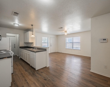 8121 Doreen Avenue - Photo Thumbnail 13