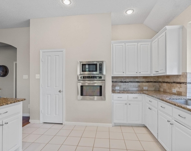 2802 Southwood Court - Photo Thumbnail 8