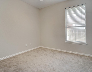 2802 Southwood Court - Photo Thumbnail 12
