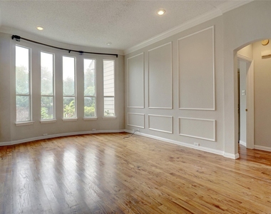 2802 Southwood Court - Photo Thumbnail 2