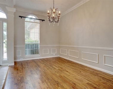 2802 Southwood Court - Photo Thumbnail 3