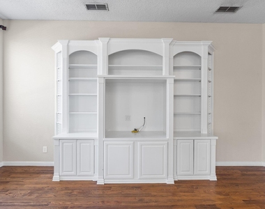 2802 Southwood Court - Photo Thumbnail 6