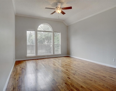 2802 Southwood Court - Photo Thumbnail 10