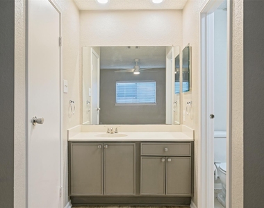 204 Timber Ridge Lane - Photo Thumbnail 7