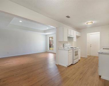 3723 Hulen Park Circle - Photo Thumbnail 9
