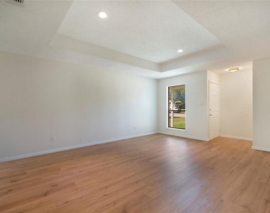 3723 Hulen Park Circle - Photo Thumbnail 4