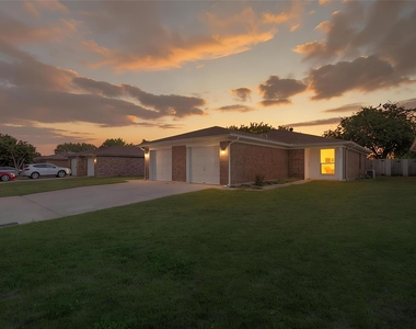 3723 Hulen Park Circle - Photo Thumbnail 2