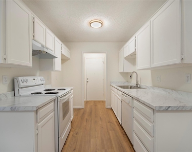 3723 Hulen Park Circle - Photo Thumbnail 8