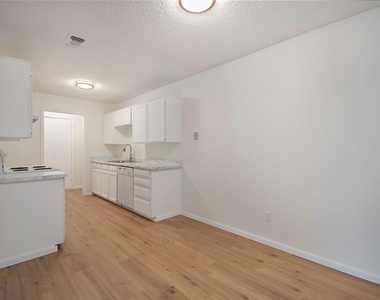3723 Hulen Park Circle - Photo Thumbnail 7
