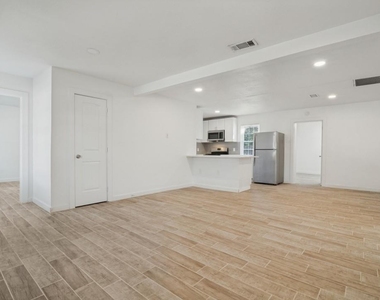 4420 Cochise Drive - Photo Thumbnail 2