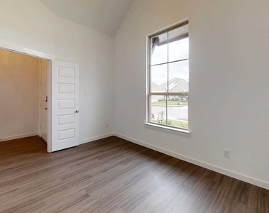1553 Wyler Drive - Photo Thumbnail 13