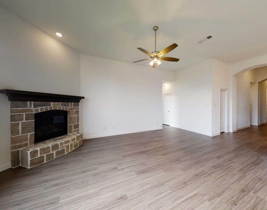 1553 Wyler Drive - Photo Thumbnail 4