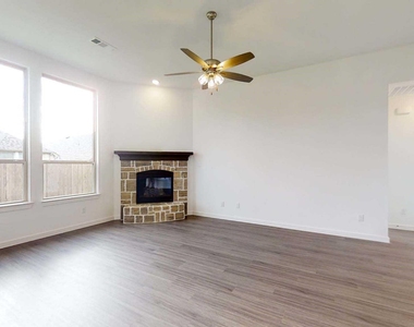 1553 Wyler Drive - Photo Thumbnail 3