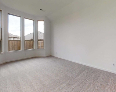 1553 Wyler Drive - Photo Thumbnail 8