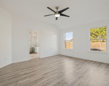 2815 Briarbrook Drive - Photo Thumbnail 5