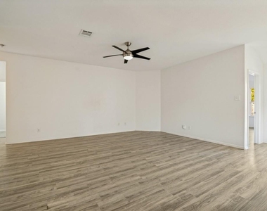 2815 Briarbrook Drive - Photo Thumbnail 2