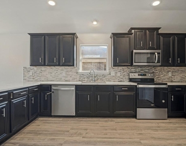 2815 Briarbrook Drive - Photo Thumbnail 3