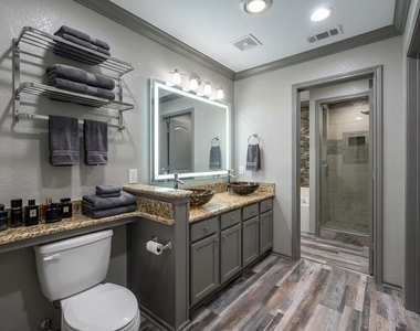 2500 Sierra Drive - Photo Thumbnail 7