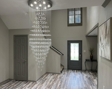 2500 Sierra Drive - Photo Thumbnail 2
