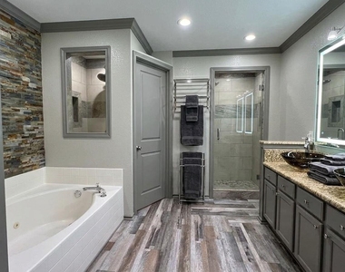 2500 Sierra Drive - Photo Thumbnail 8