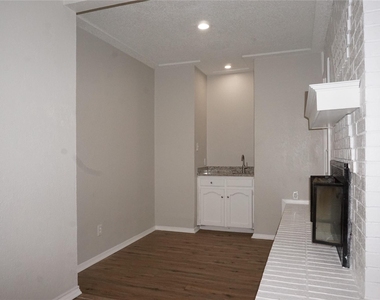 7133 Barbados Drive - Photo Thumbnail 2
