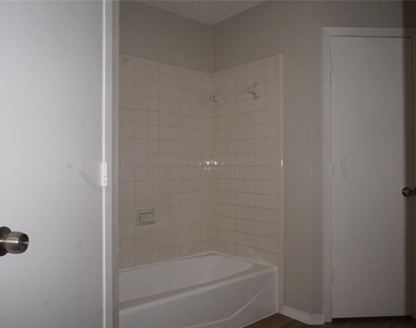 7133 Barbados Drive - Photo Thumbnail 13