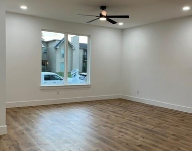 9473 Timberleaf Drive - Photo Thumbnail 3