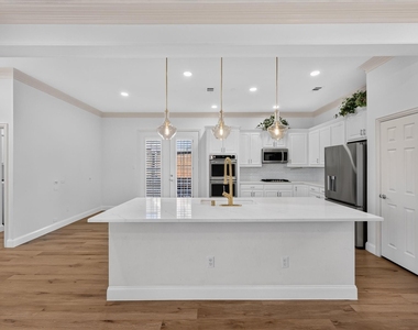 10601 Whispering Pines Drive - Photo Thumbnail 7